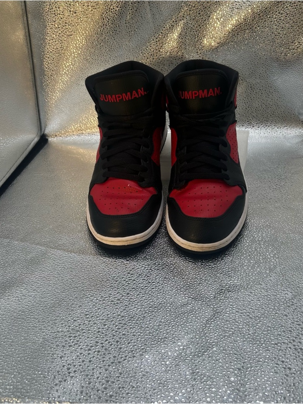 Air Jordan Access “Bred”
Sneakers
